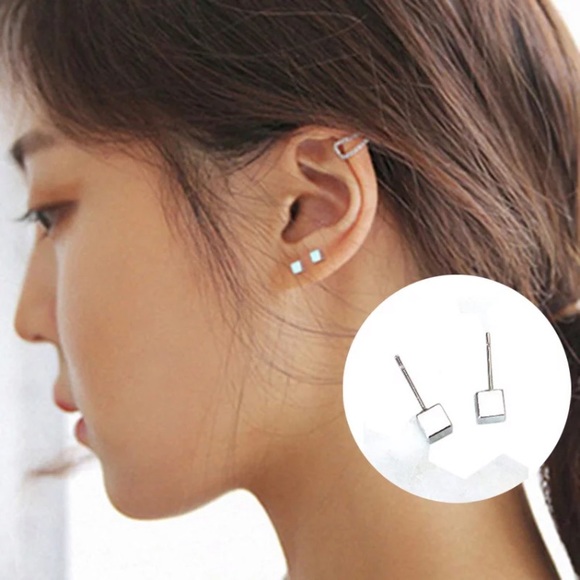 🔴5/$15🔴CLEARANCE Silver Cube Simple Earrings NEW - Picture 3 of 11